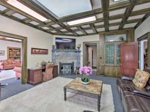 8 Mi to Hersheypark: Luxe Manor in Annville
