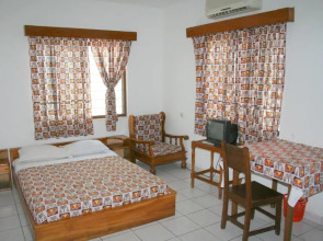 Hotel Aurore Lome