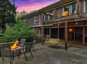 Hot Tub & Mini Golf: Mtn-view Haven in Kodak!