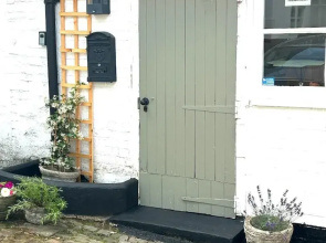 3 Bed Cottage - Sleeps 6 - Pets - Parking - Wifi
