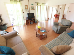 House Mrcela 200m From Beach