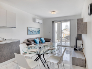 Deluxe 2BR Apartment in Central St Julian's