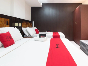 West Gate Hotel by RedDoorz