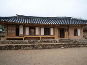Jukheon Traditional House