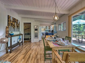 Loch Lomond Cabin w/ Hot Tub, Near Wineries!