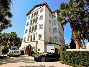 OLYMPIA SAND DOLLAR SUITE 2 Bedroom Holiday Home by Five Star Properties