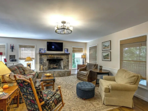 Near Highlands: 36-acre Scaly Mountain Lodge
