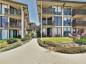 Immaculate Beach W/ Pool, Hot Tub & Balconies 2 Bedroom Condo