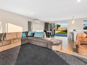 Pisa Oasis - Cromwell Holiday Home