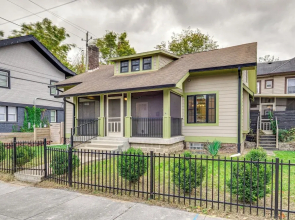 Indy 500 Group Getaway: 6 Mi to Speedway!