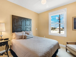 Sea Side 4 Bedroom Townhouse by RedAwning