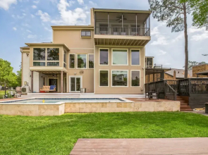 Lakefront Retreat With Private Pool, Hot Tub And Dock 4 Bedroom Home