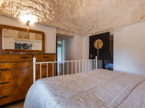 2496 Trullo Chiaro di Luna by Perle di Puglia