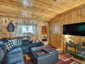Cabin 600' to Manistee Lake Private Shared Access