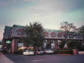 Hardman House Inn & Suites