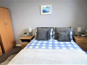 Large 3 Bedrooms in Liverpool City Centre, Free Parking