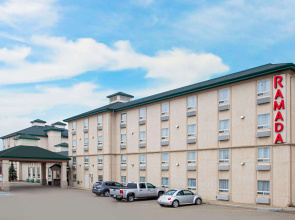 Ramada by Wyndham Red Deer Hotel and Suites
