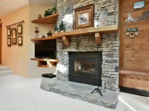 Seven Springs 2 Bedrooms Premium Condo, fireplace and a view by RedAwning