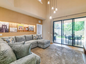 Magic Villas Townhome ~ 5 Mi to Disney Parks!