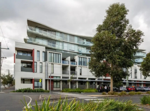 Stunning View 2-bed in Port Melbourne w/ Parking