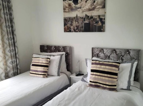 Captivating 2-bed Bungalow in Oulton Broad