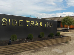 Side Trax Inn