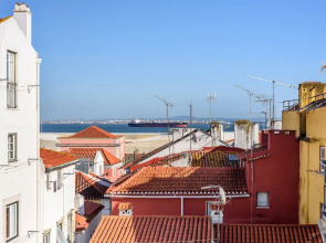 JOIVY Cosy 1-Bed Flat W/Seaview In Alfama