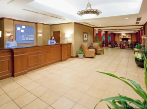 Holiday Inn Express & Suites Hagerstown by IHG