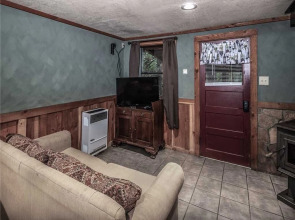 Hideaway, 1 Bedroom, Wood Burning Stove, Midtown, Sleeps 3
