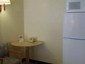 Sunshine Inn & Suites