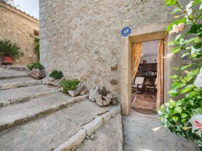 ES PUJOLS - Chalet with terrace in Campanet. Free WiFi