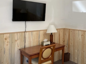 Cody Holiday Lodge