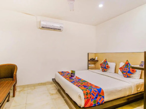 Fabhotel White Klove