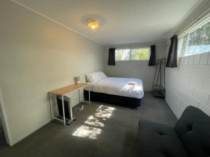 Private 2 bedrooms suite with free parking