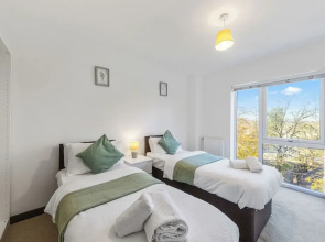 2-bed Flat, Sleeps 4 - Parking & Wheelchair Access