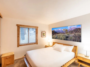 Modern 1 bedroom in Ski Trails by RedAwning