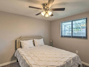 Bright Venice Home w/ Yard < 4 Miles to Beach!