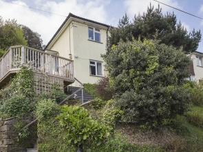 6 Knowle Court