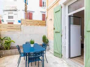 Charmant T2 avec terrasse et place de parking dans le centre ville de Biarritz