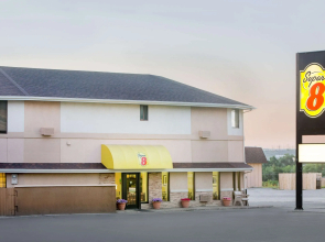 Super 8 by Wyndham Casper West by the River