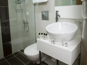 Golden Rain Hotel Old City