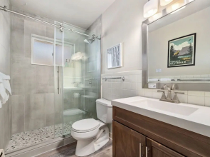 Azure Suite Walkable Old Town Condo w/ Park View