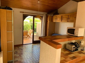 Mini villa climatisée - Vue mer - Mer à 50 m - Jardin et 2 terrasses 300 m2