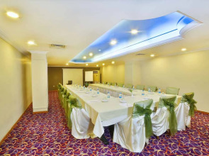 Отель All Seasons