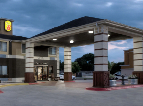 Super 8 by Wyndham Victoria/North/Mall Area