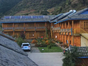 Lugu Lake Hualou Hotel