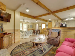 Pet-friendly Sevierville Apt < 10 Mi to Dollywood!