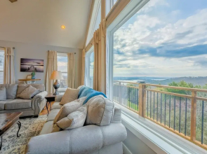Stunning Lakeview Retreat 5 Bedroom Residence by RedAwning