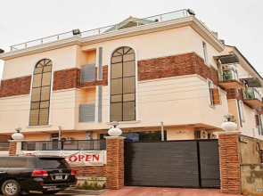 Lakeem Suites - Agboyin Surulere