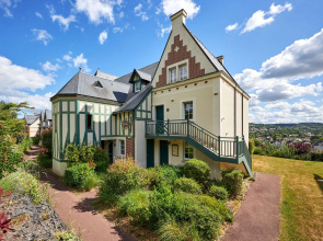 terraced house in Résidence & Spa with common pool and sauna, Houlgate